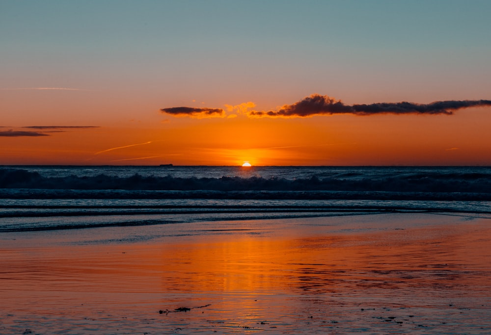 Cuerpo de agua durante la puesta de sol