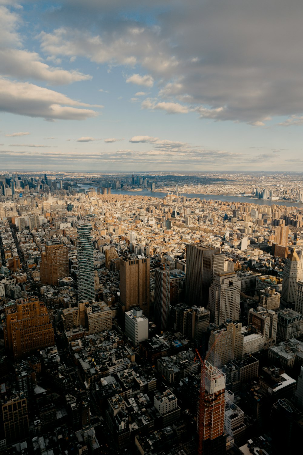 Veduta aerea degli edifici della città durante il giorno