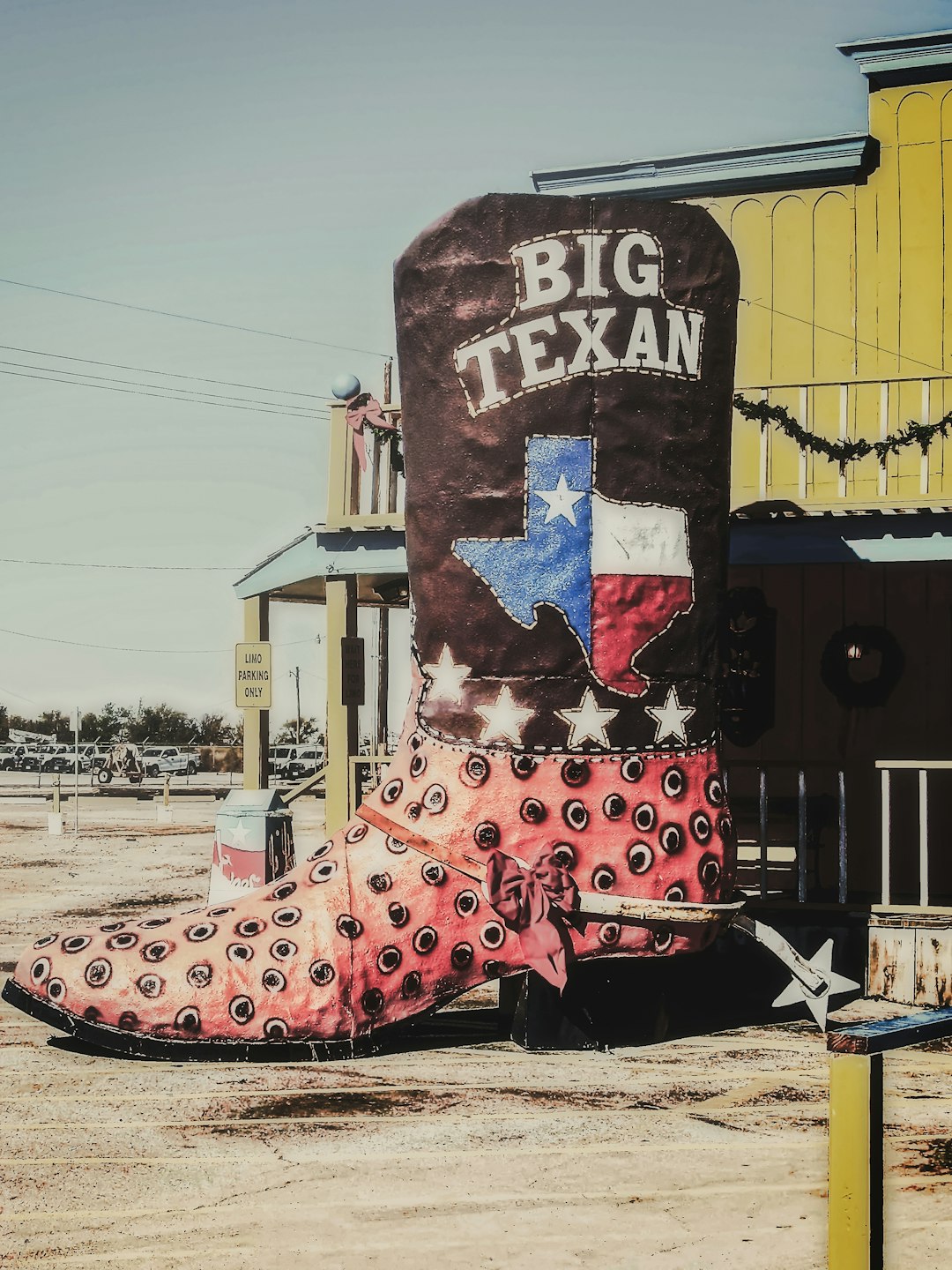 Big Texas boot next to building