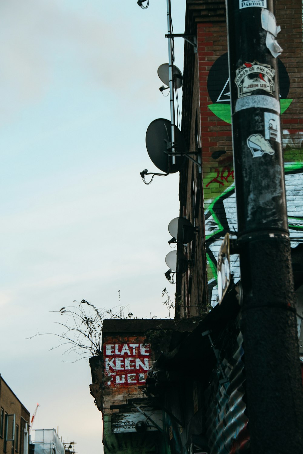 traffic light on the street during daytime