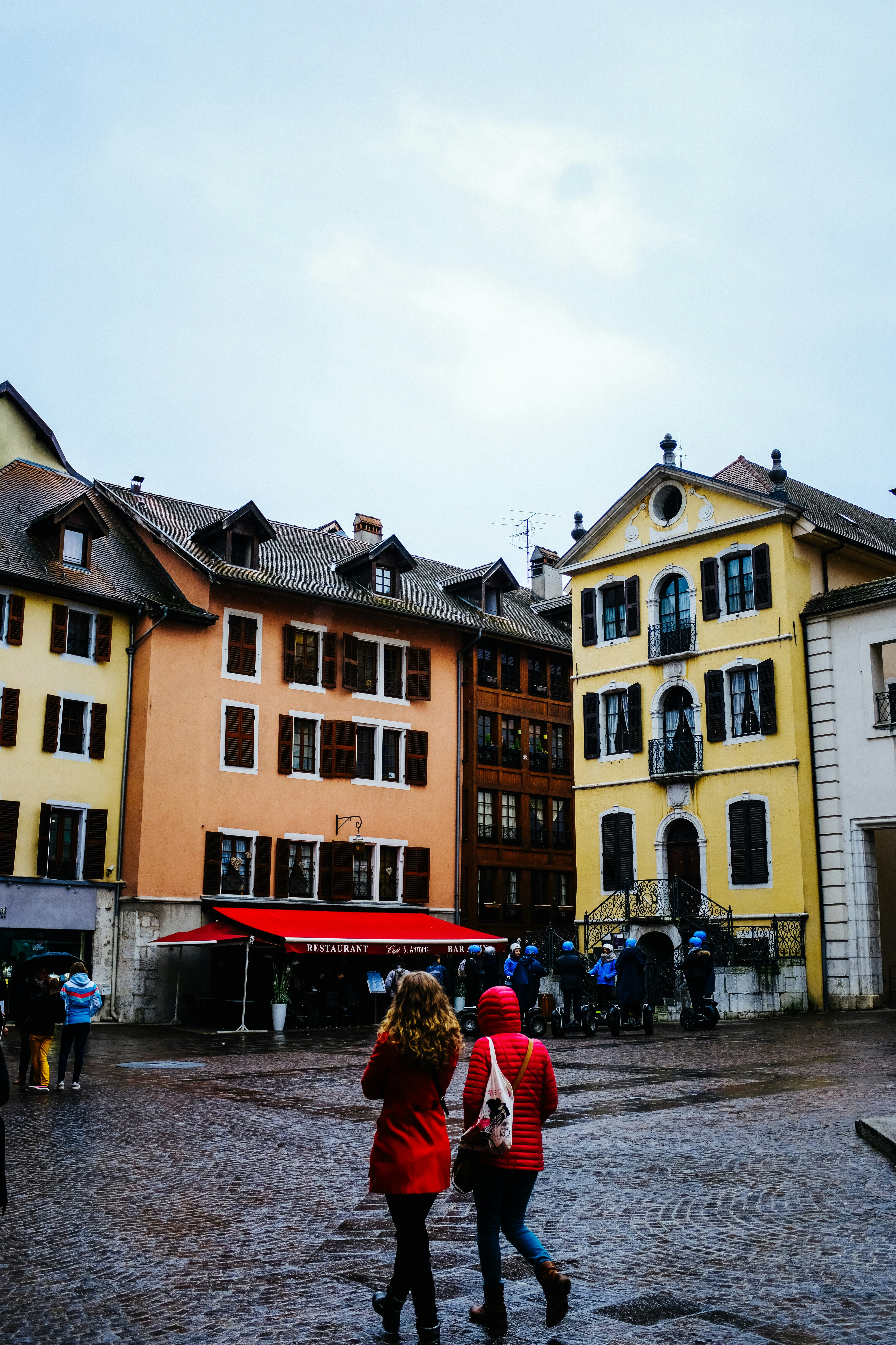 Photo by adrienolichon