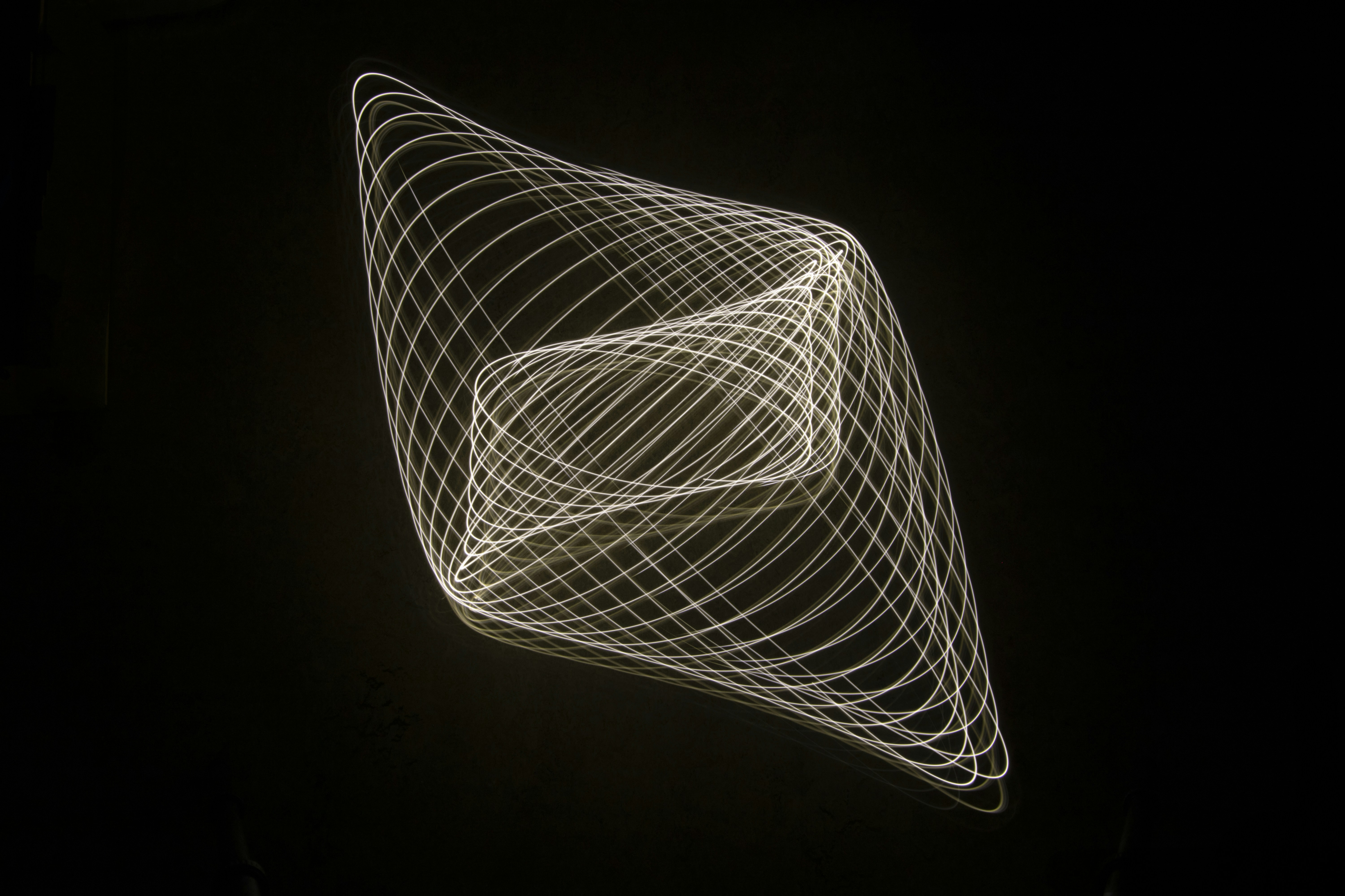  Abstract visualization showing two interconnected quantum particles with glowing lines representing their entangled state, set against a dark, conceptual background.