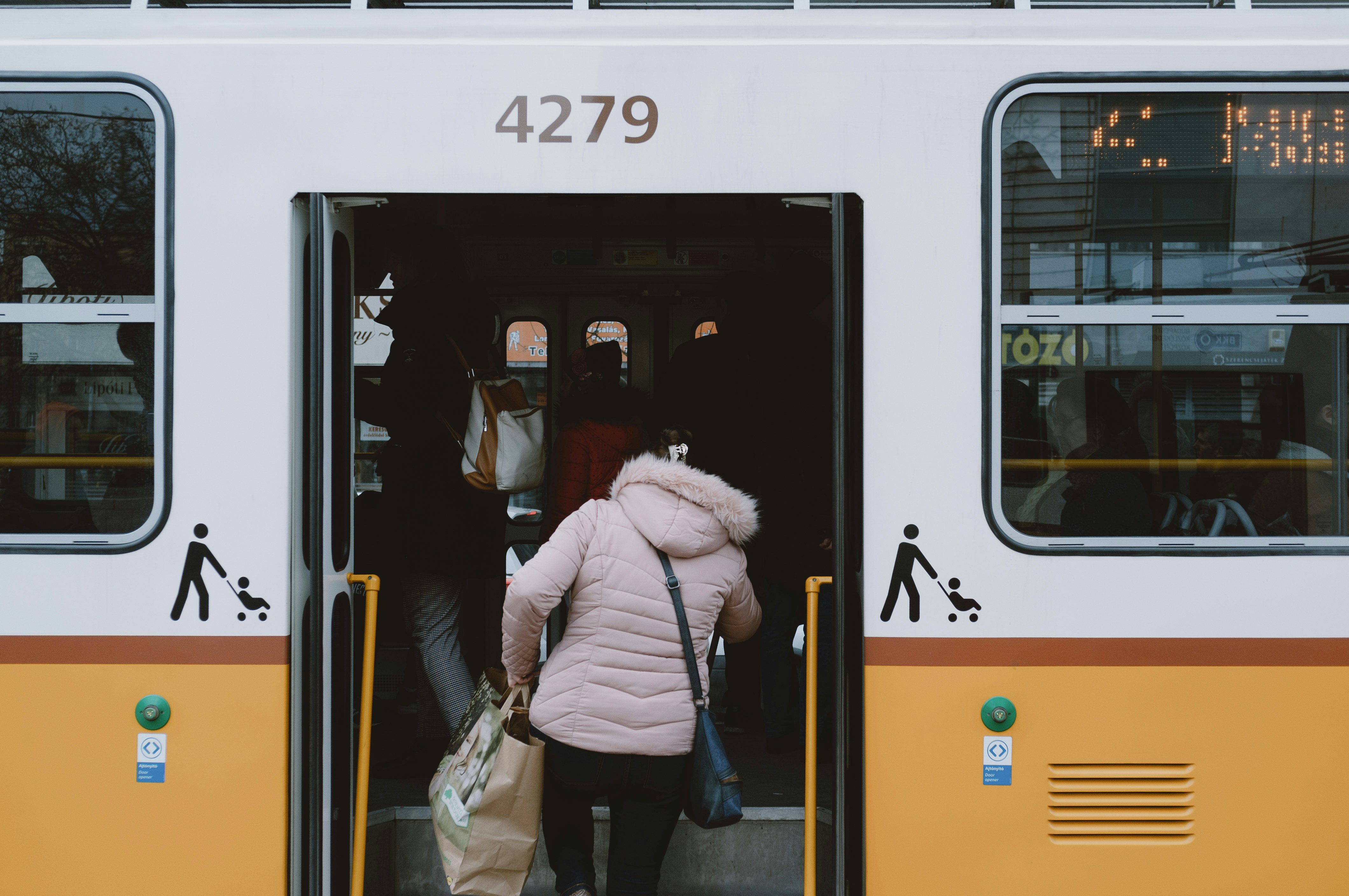 Kormány: új szabályok jönnek 5 millió beoltott után