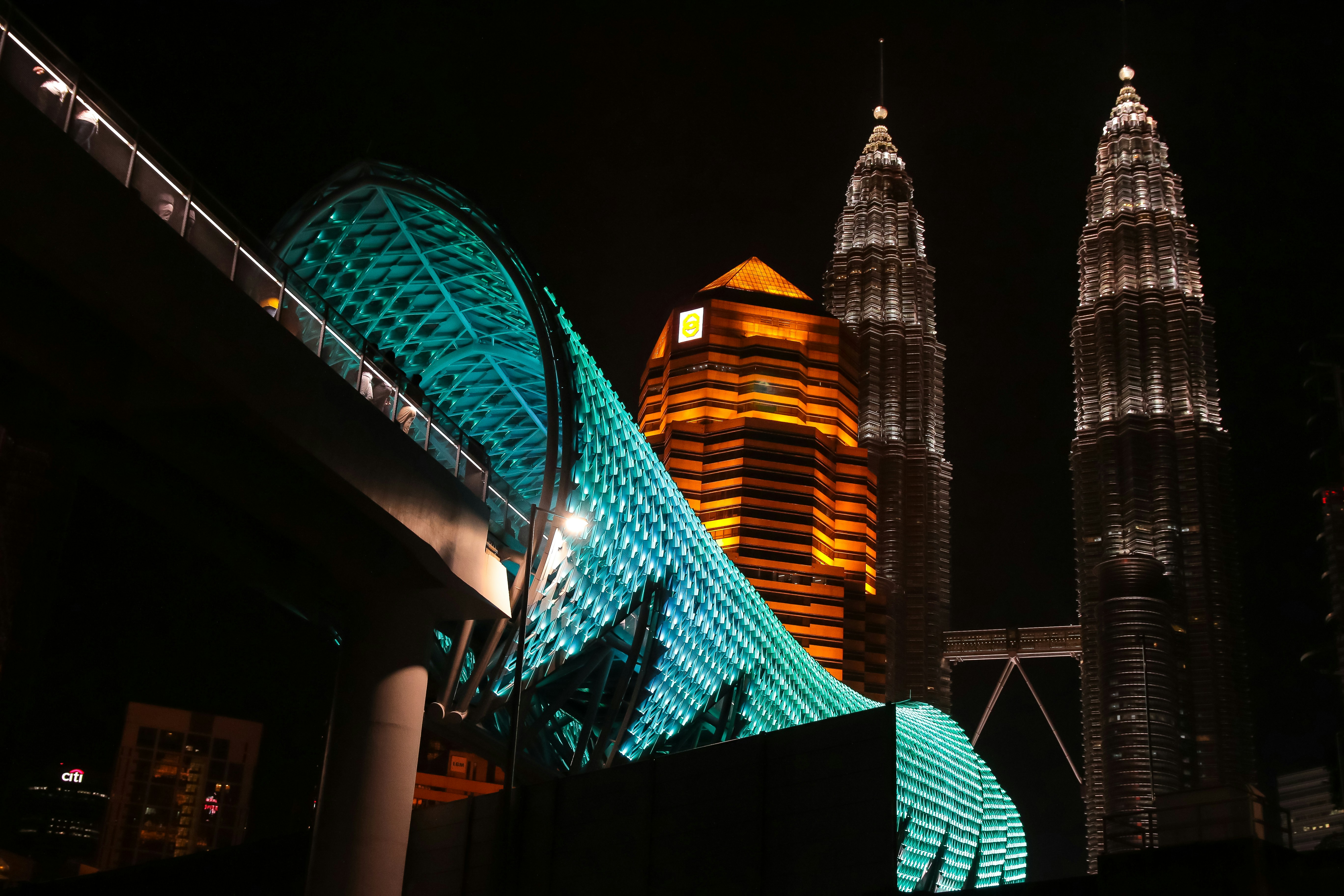 Night photograph of Saloma Link in Kuala Lumpur with Petronas Twin Tower in the back.