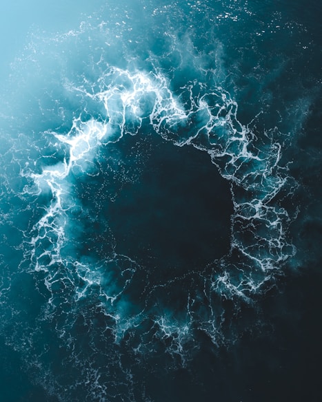 blue and white water splash