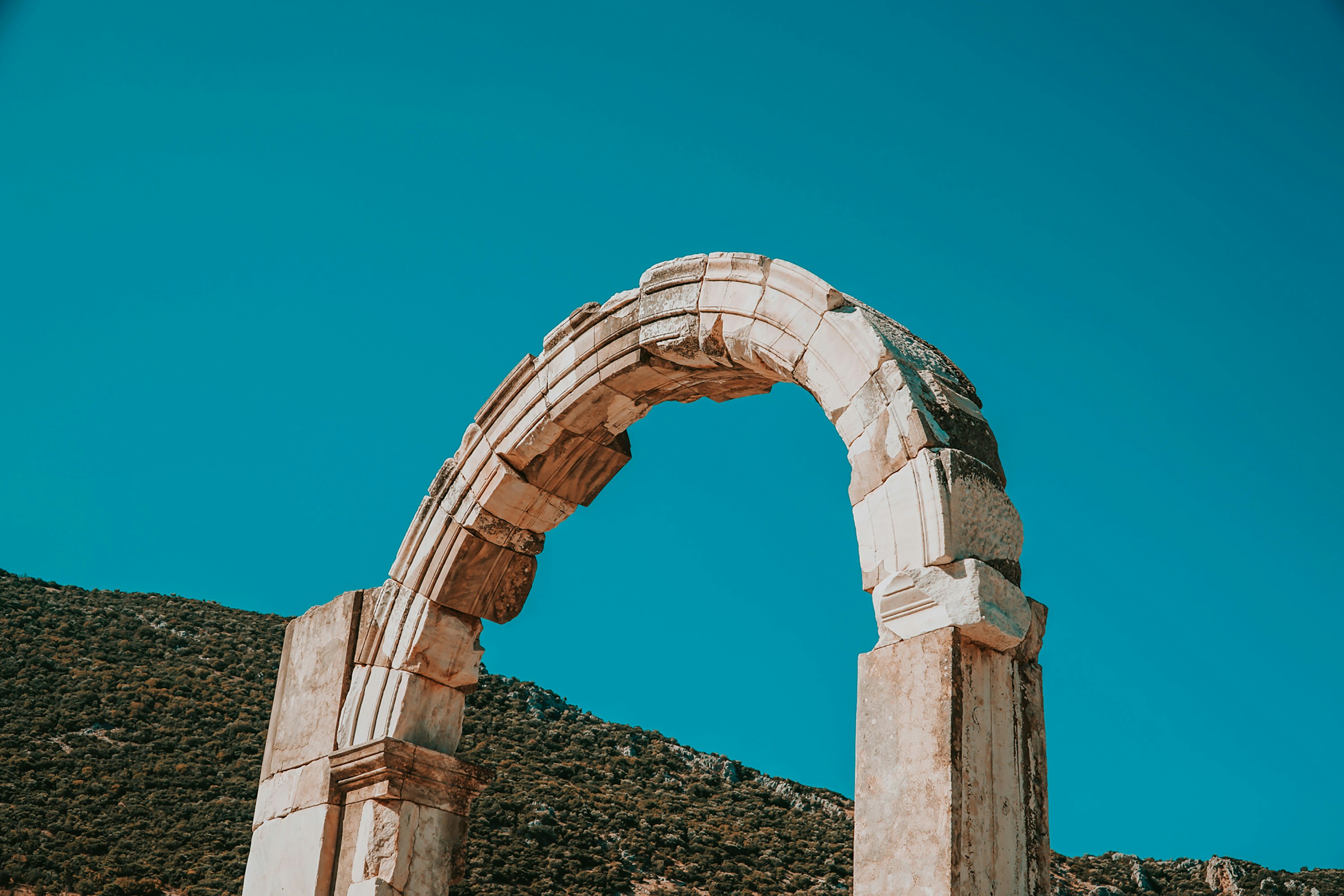 brown brick arch under blue sky during daytime, Efes Antik Kanti