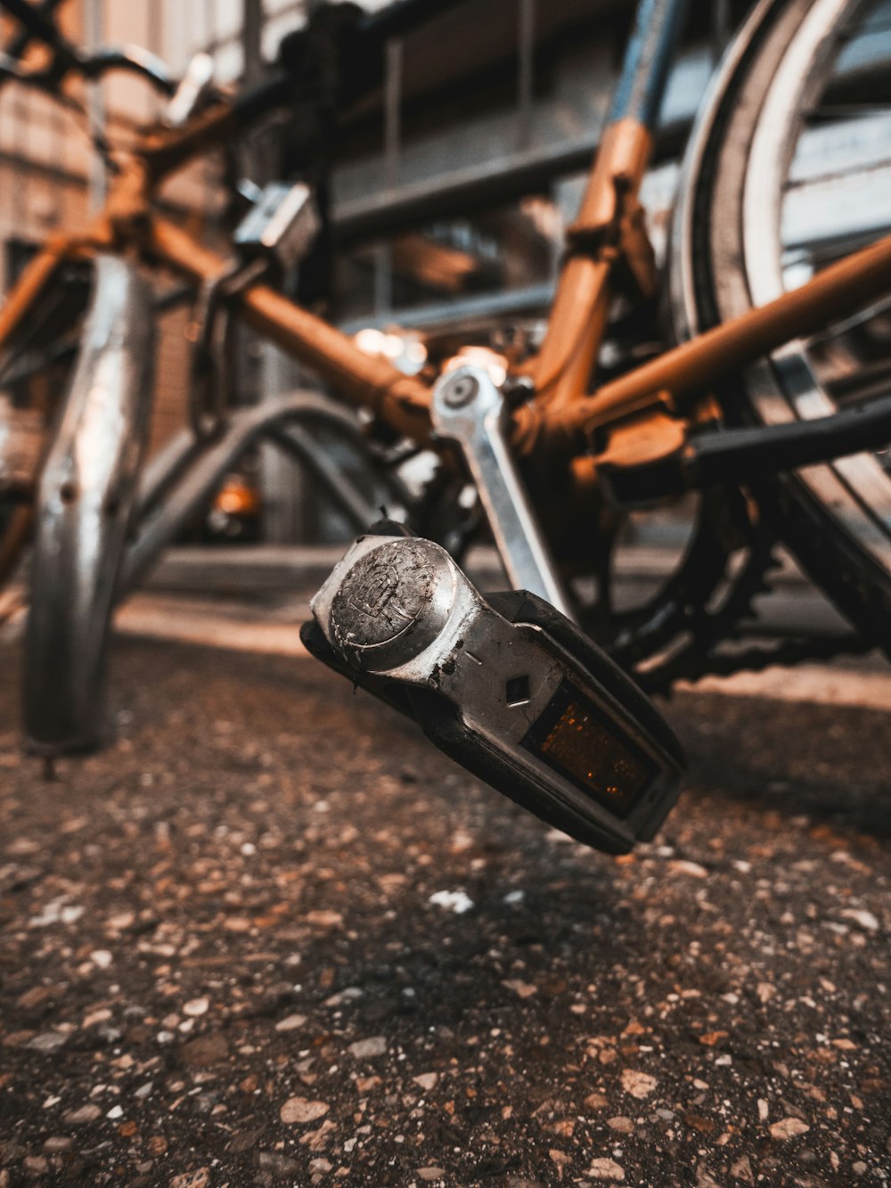 guidão de bicicleta preto e prateado