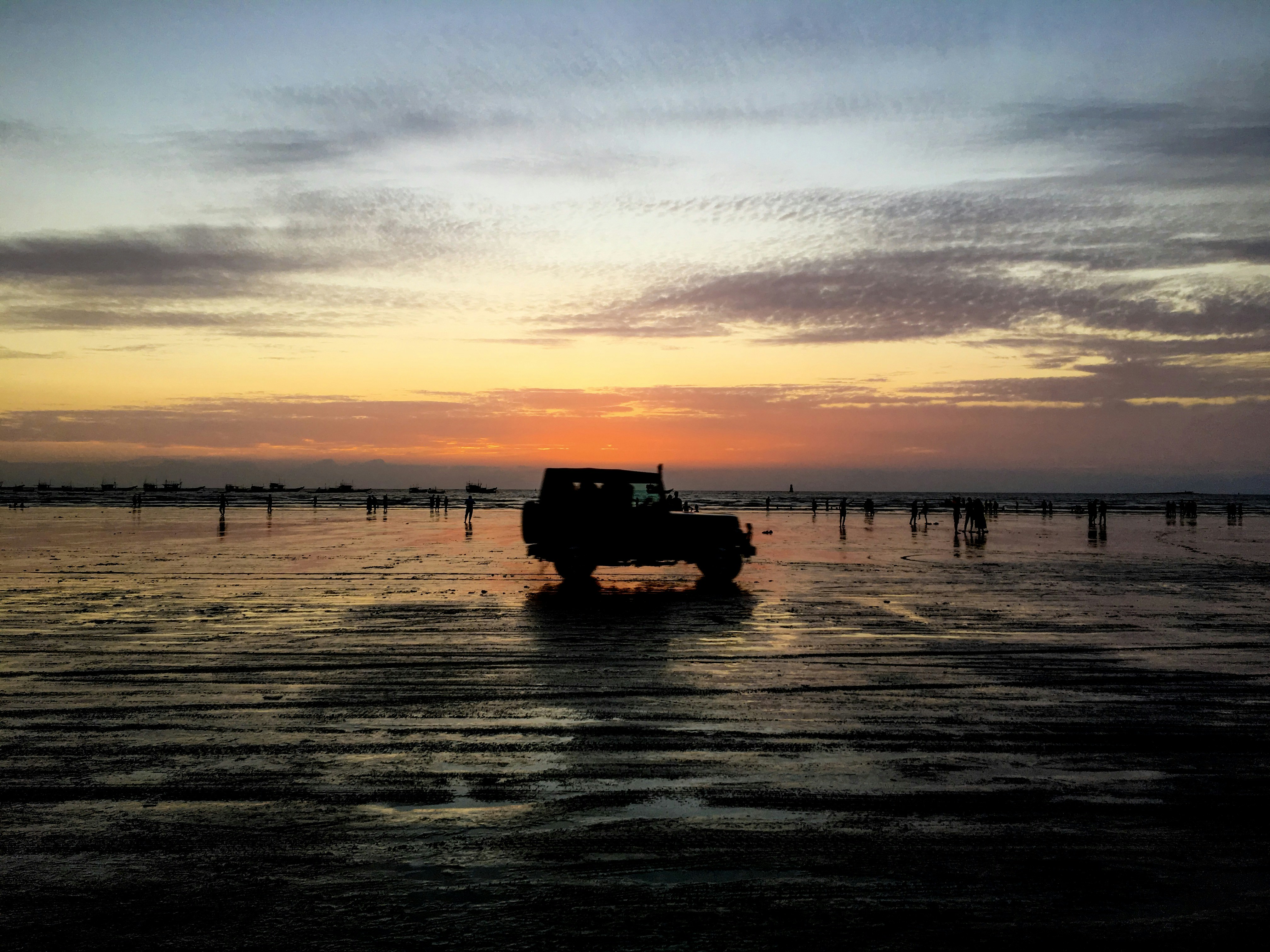 beach lifeguard jeep sunset, wallpaper, Lifeguard Baywatch Jeep: Beach Safety & Iconic Rides 2