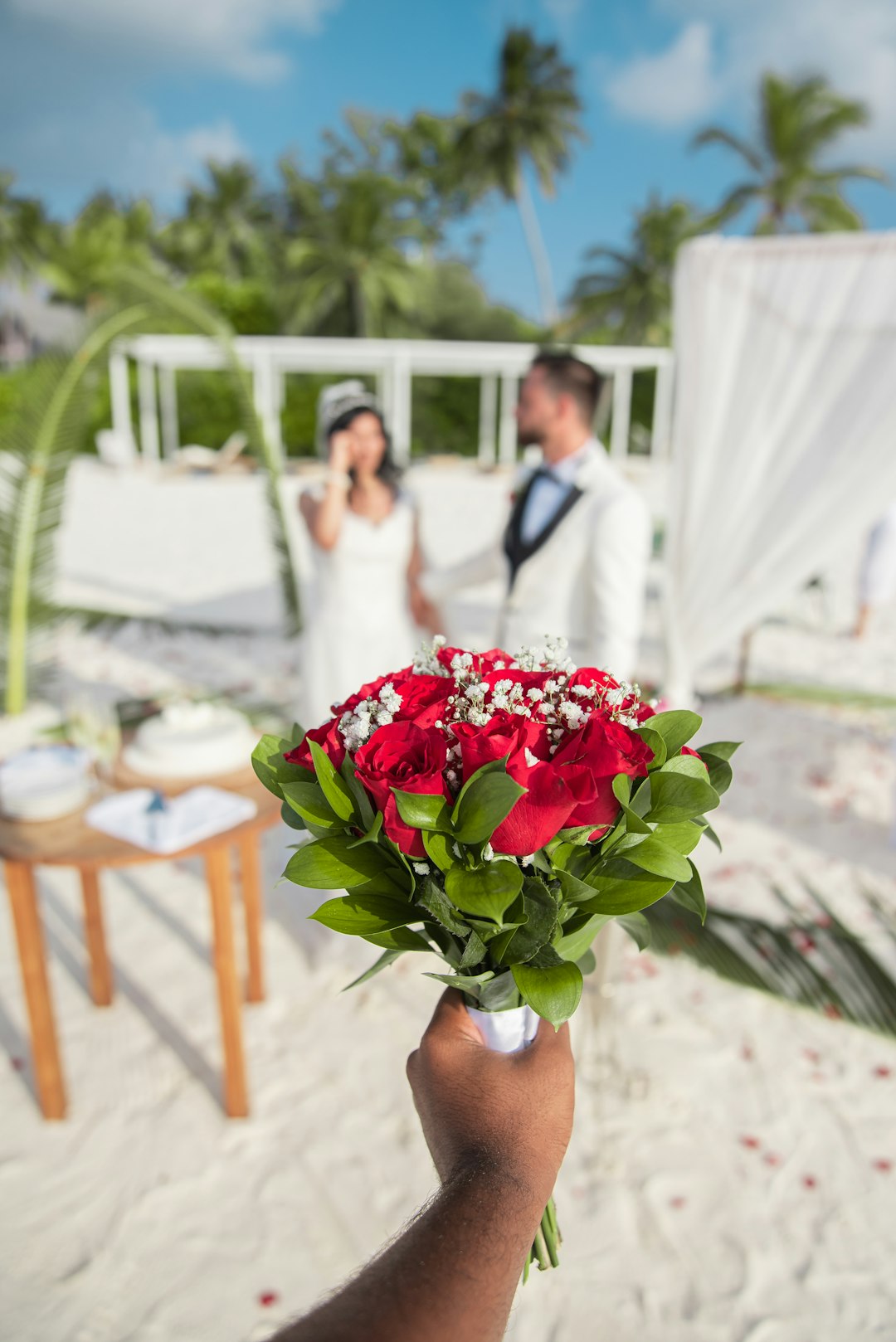 red and white rose bouquet