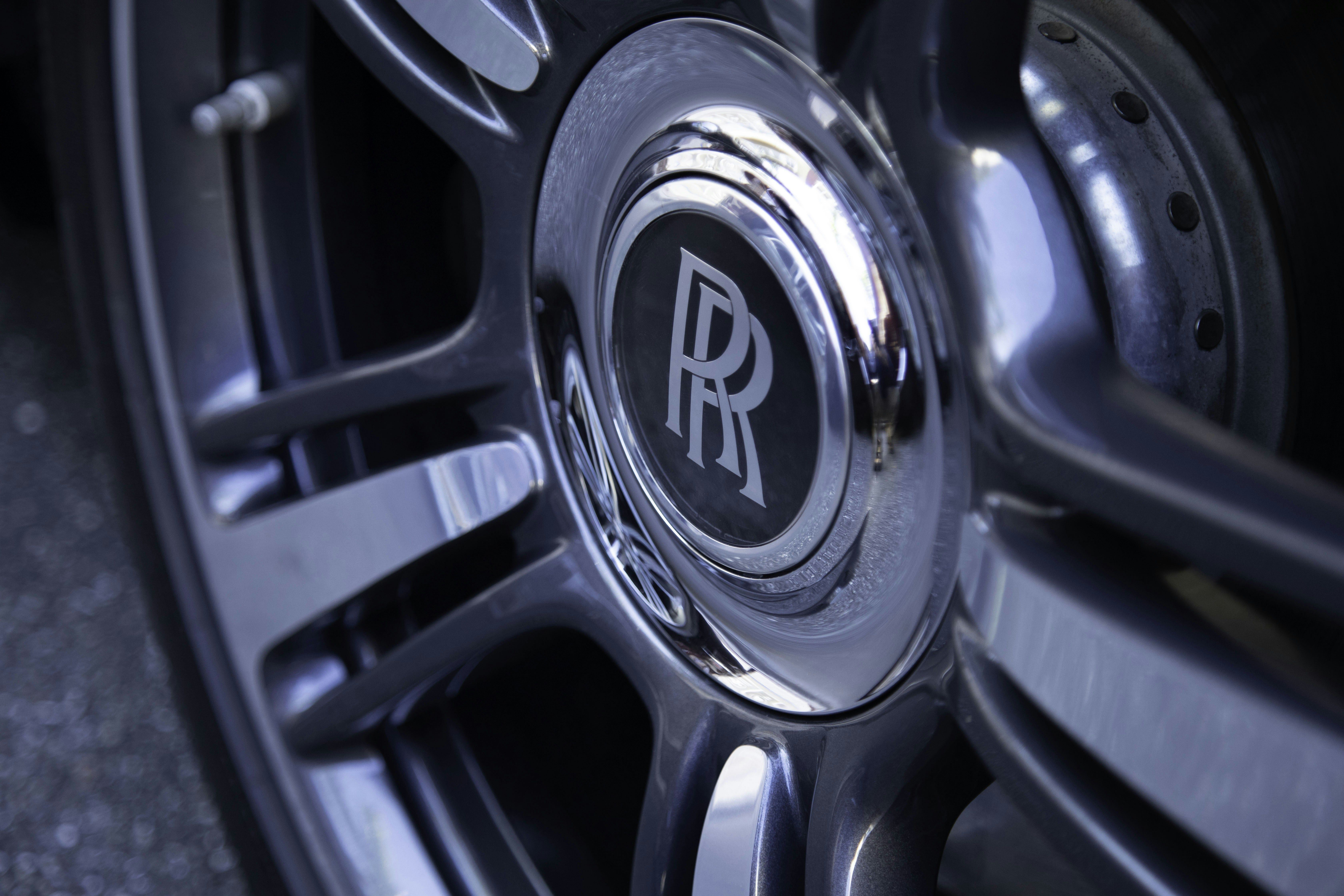 black and silver mercedes benz emblem