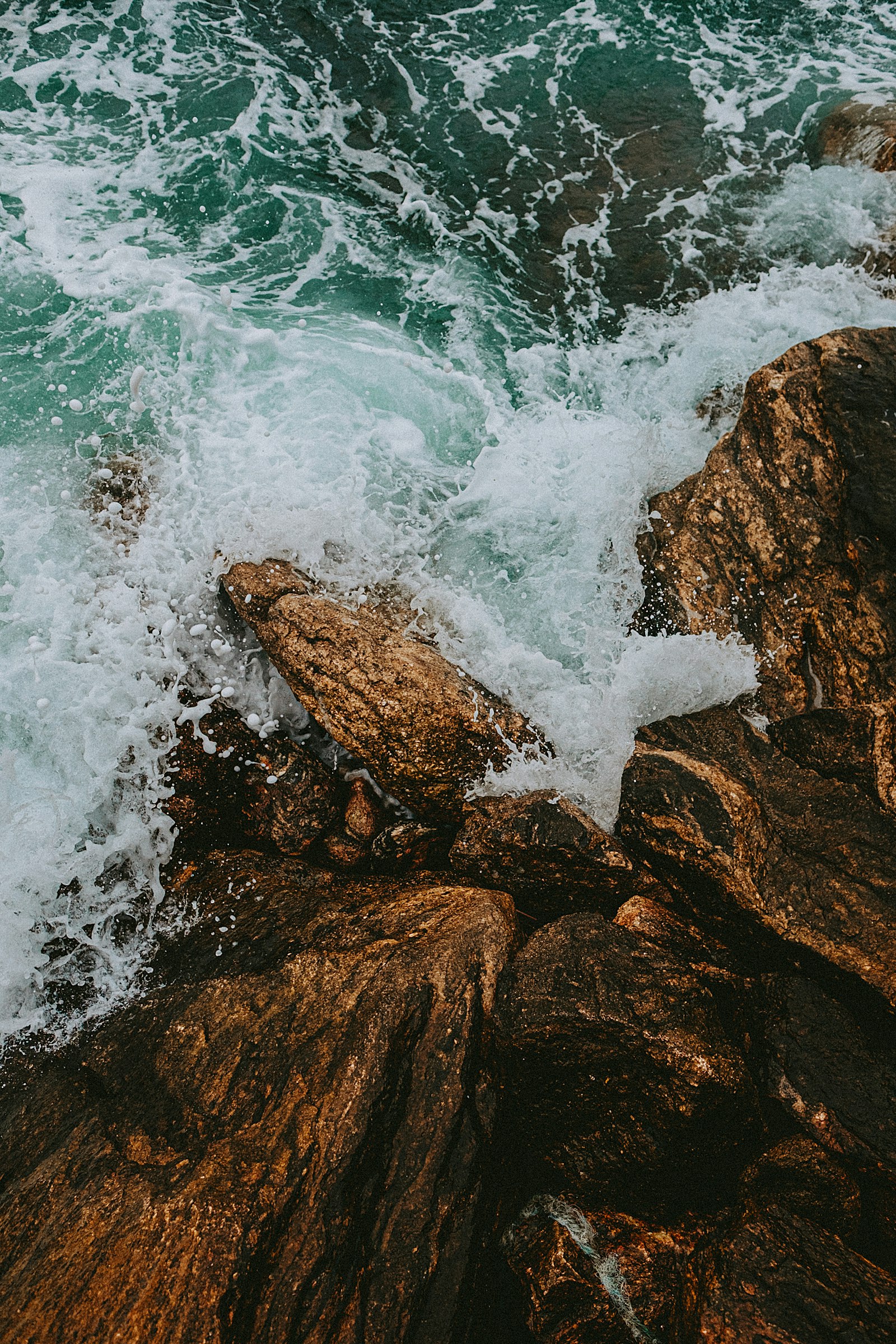 Fujifilm X-T1 + Fujifilm XF 16mm F1.4 R WR sample photo. Brown rock formation on photography