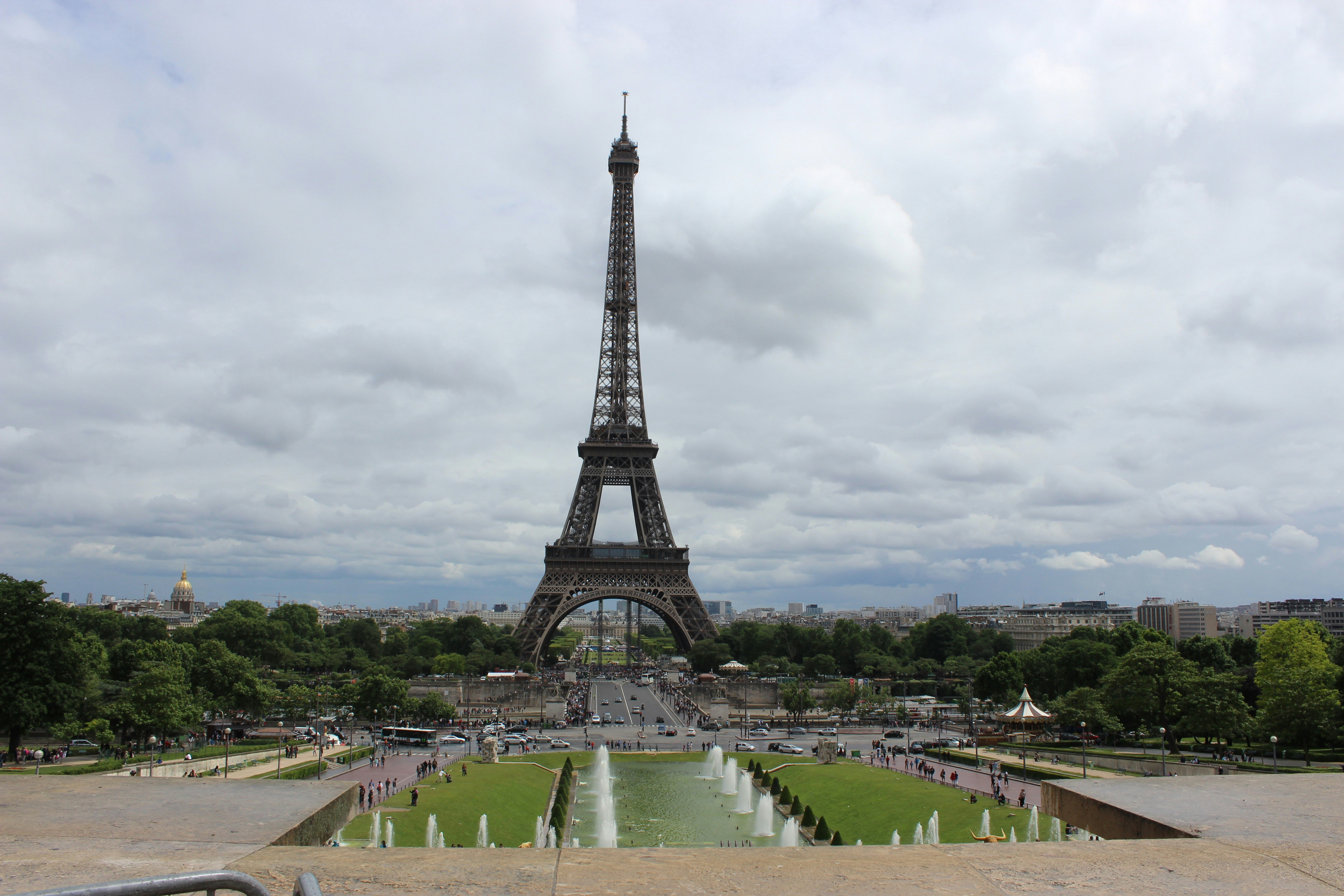 eiffel tower under cloudy sky during daytime