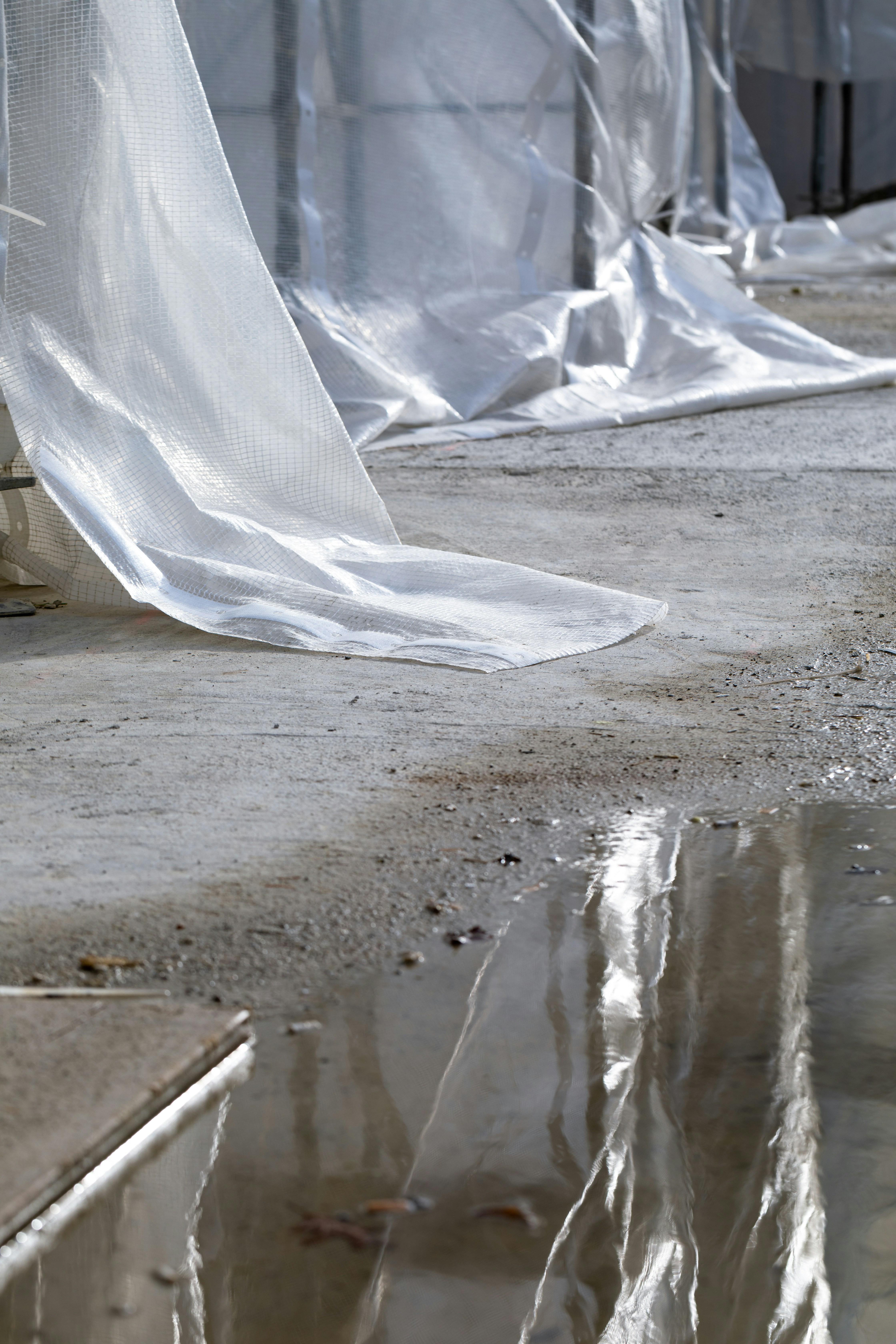 Crawl space encapsulation with moisture barrier liner installation in a Nashville TN home