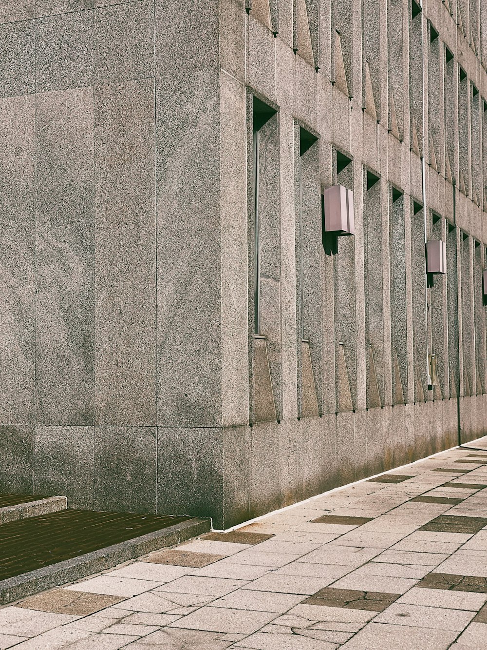 gray concrete wall during daytime