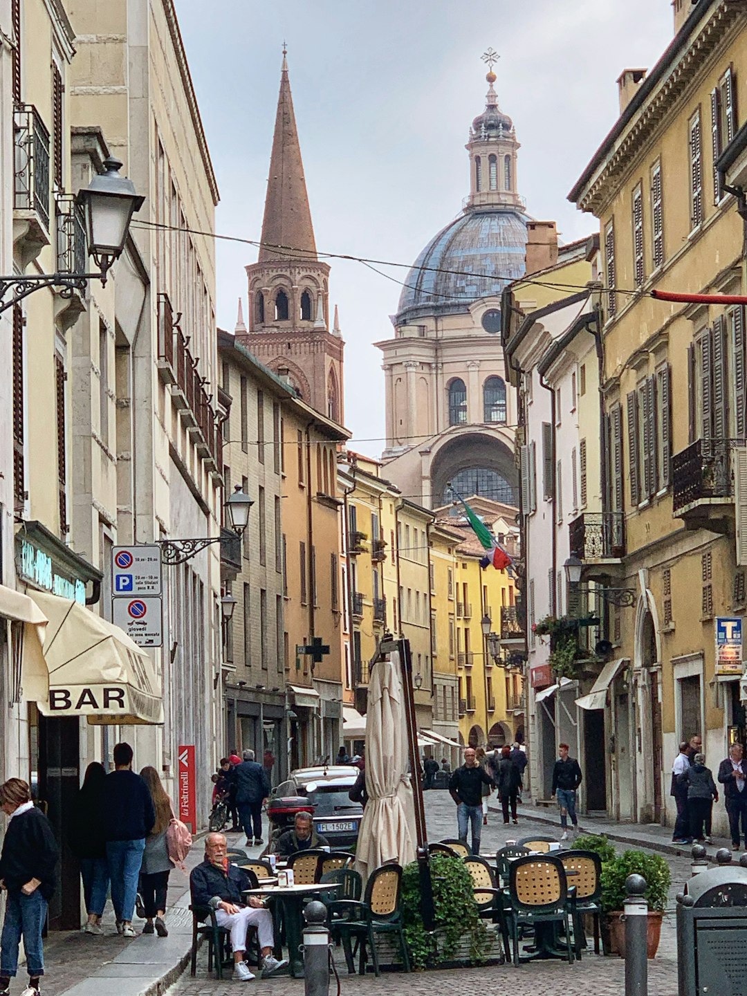 Travel Tips and Stories of 46100 Mantua in Italy