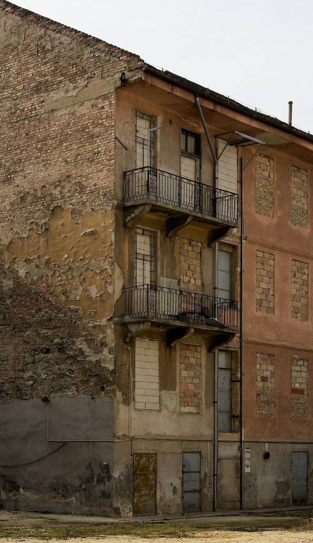 brown concrete building during daytime