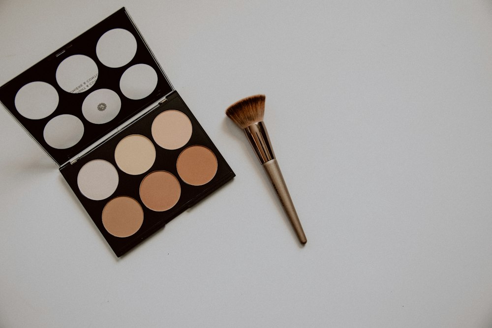Champagne Glow Highlight & Contour Palette