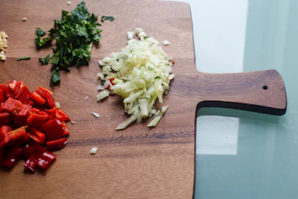 A compact vegetable cutter chopping colorful veggies on a wooden board.