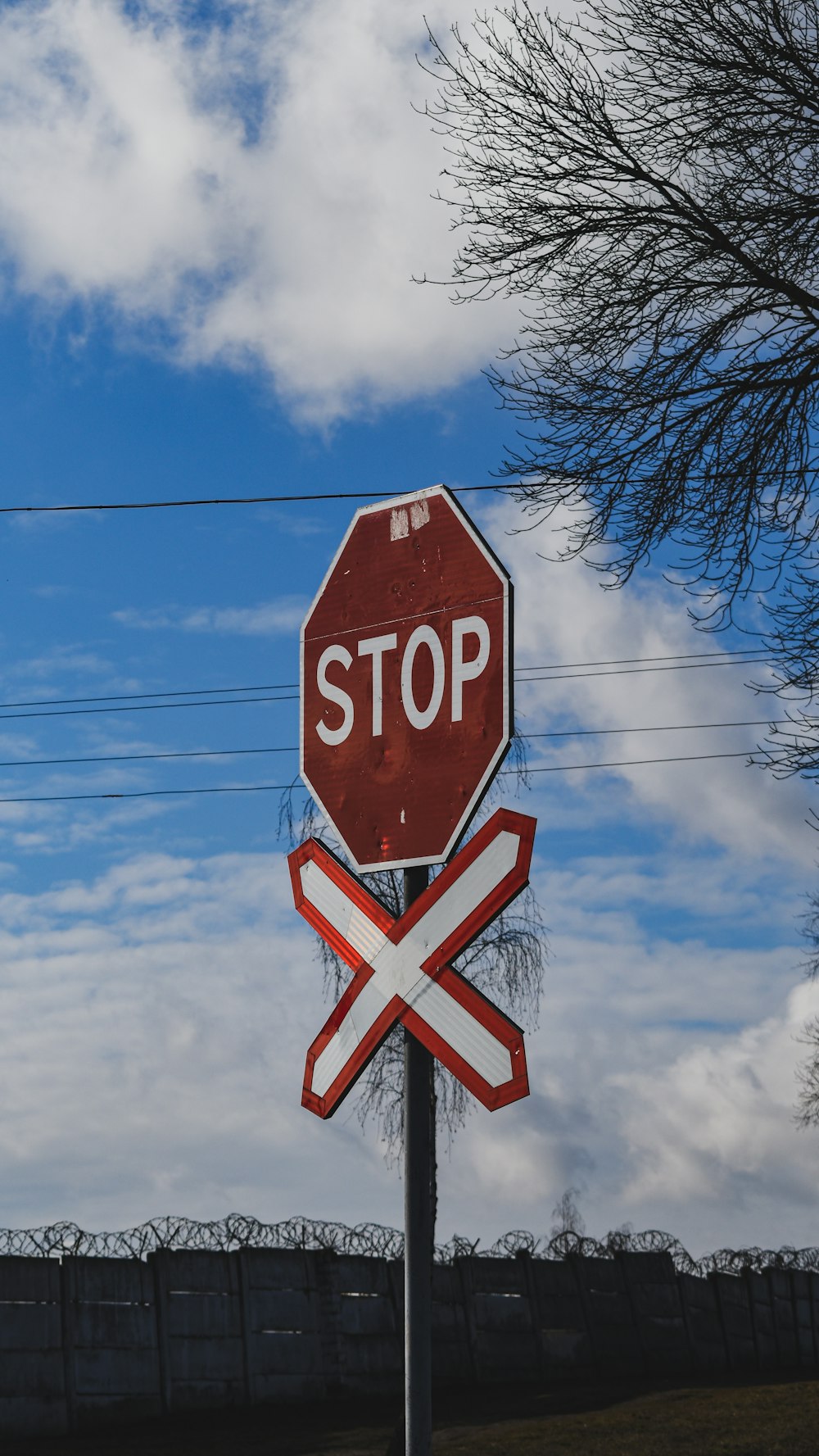 red and white stop sign