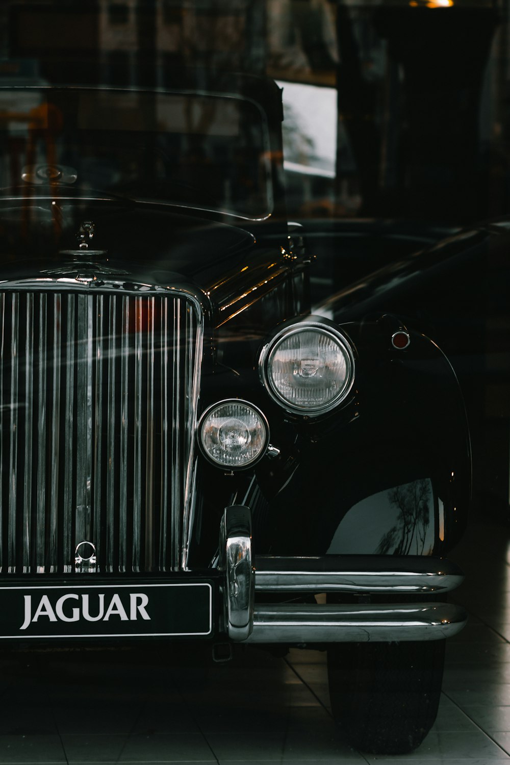 black mercedes benz car in close up photography