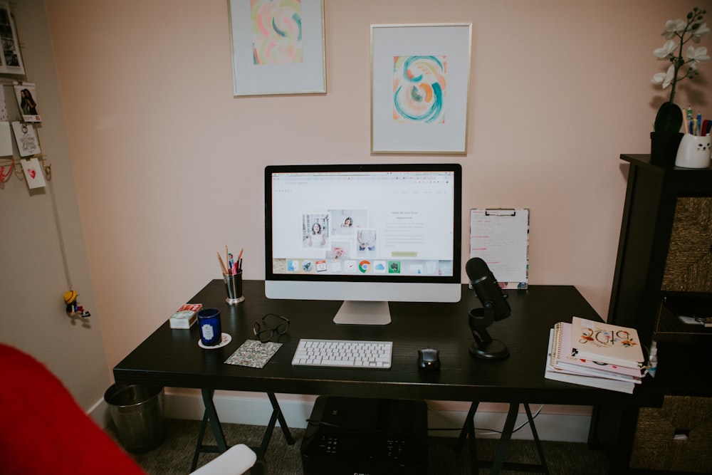 silver imac on black wooden table