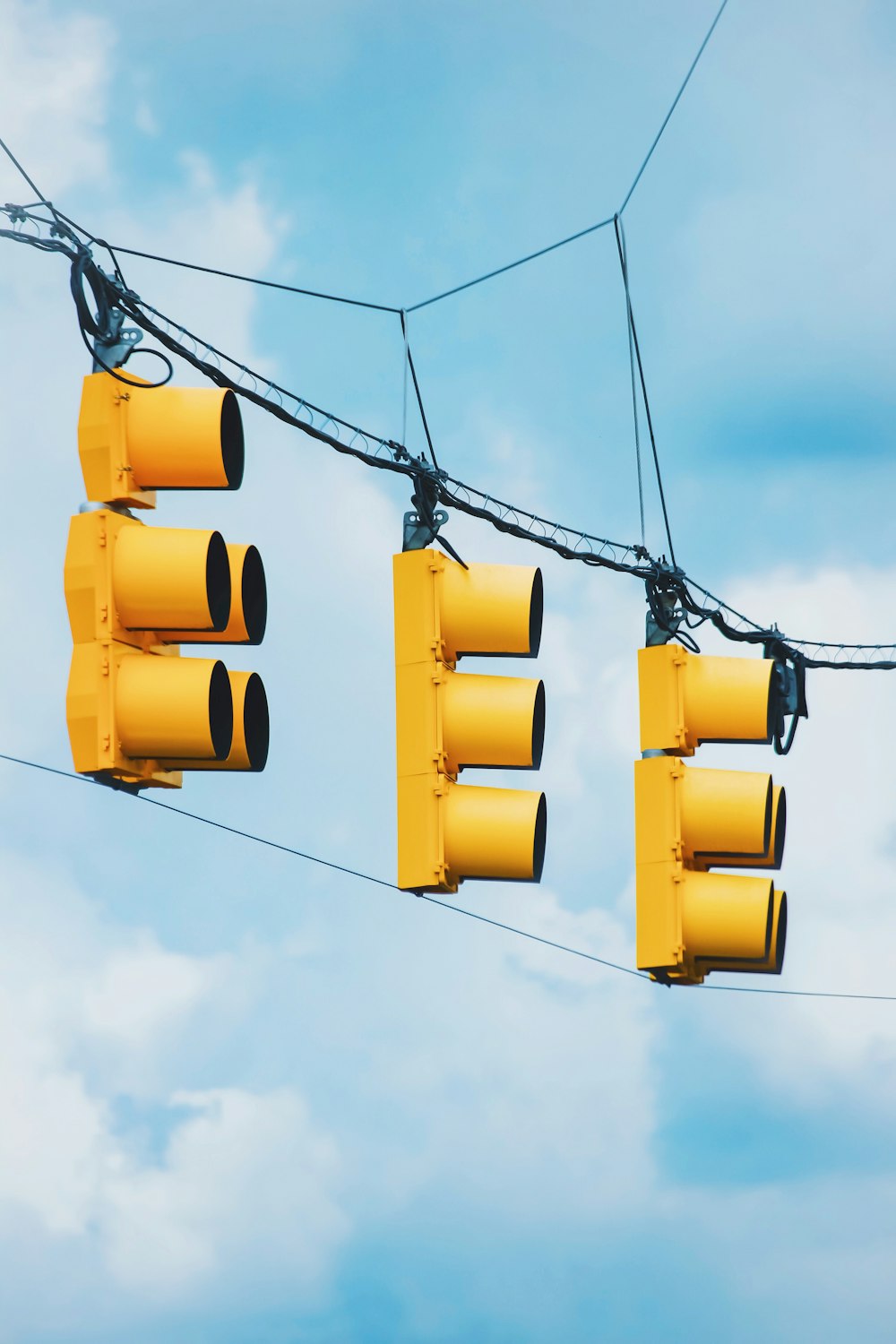 yellow traffic light under blue sky during daytime