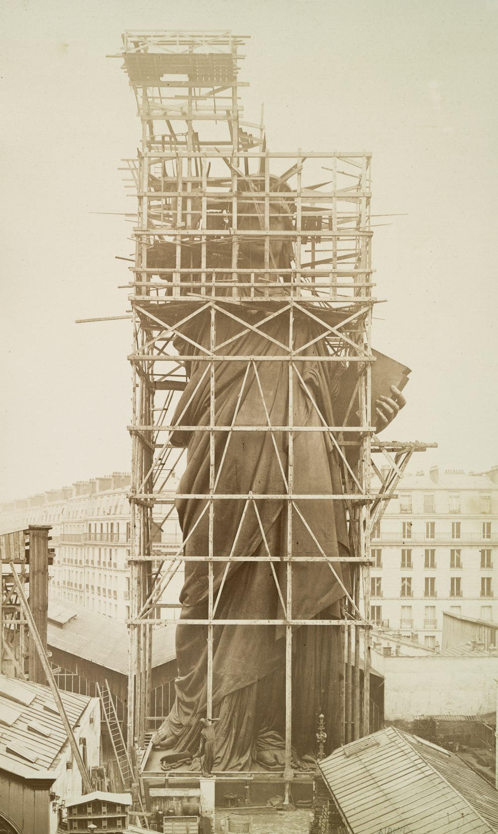 statue of liberty in paris being assembled