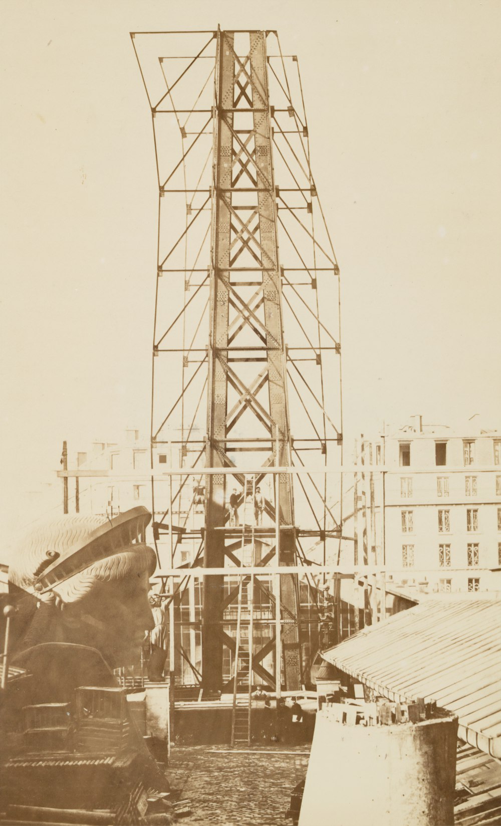 échafaudage pour l’assemblage de la Statue de la Liberté