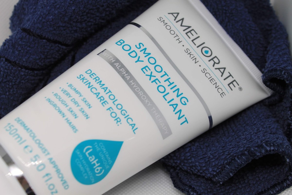 Adapalene vs Retinol: Which Is Better for Your Skin?