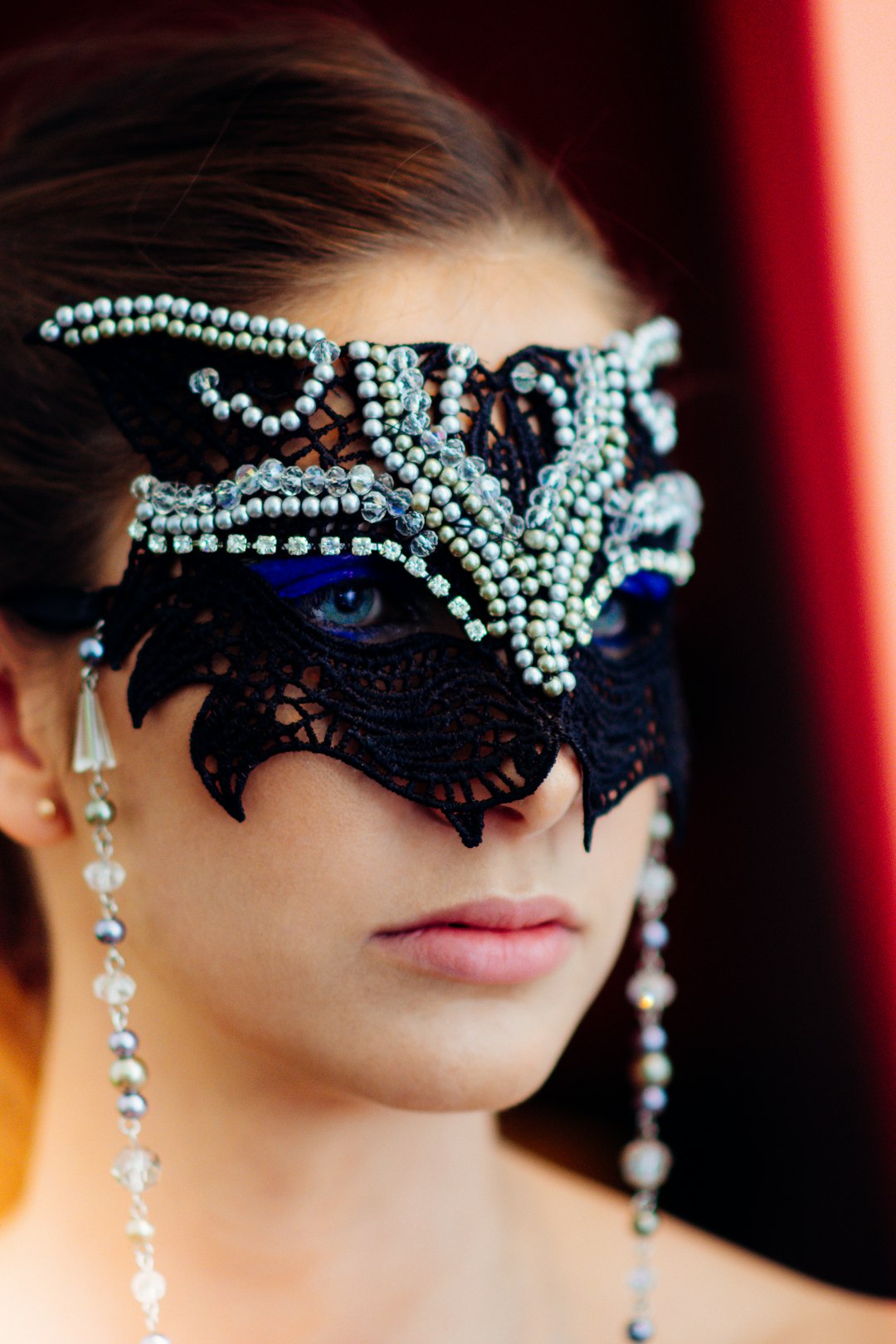 woman wearing black and white floral headdress