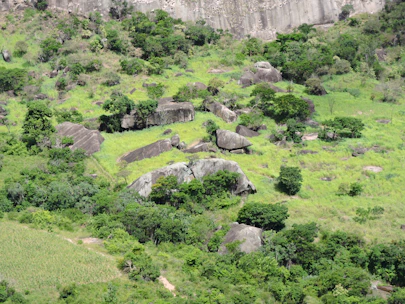 Lush green landscape surrounding a well-maintained basalt extraction area, showcasing environmental care.