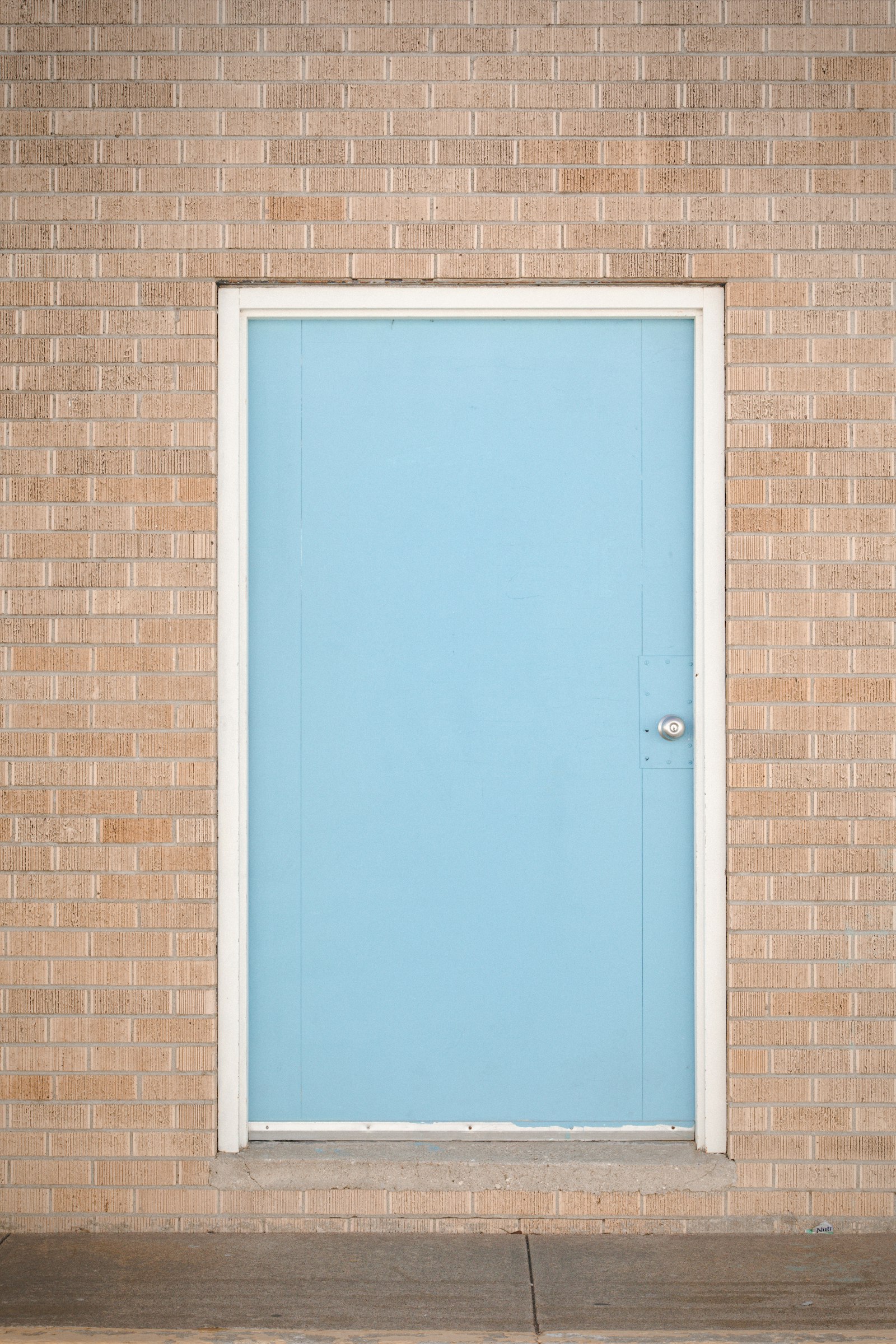 Canon EOS 5D Mark IV + Canon EF 75-300mm f/4-5.6 sample photo. Blue wooden door on photography