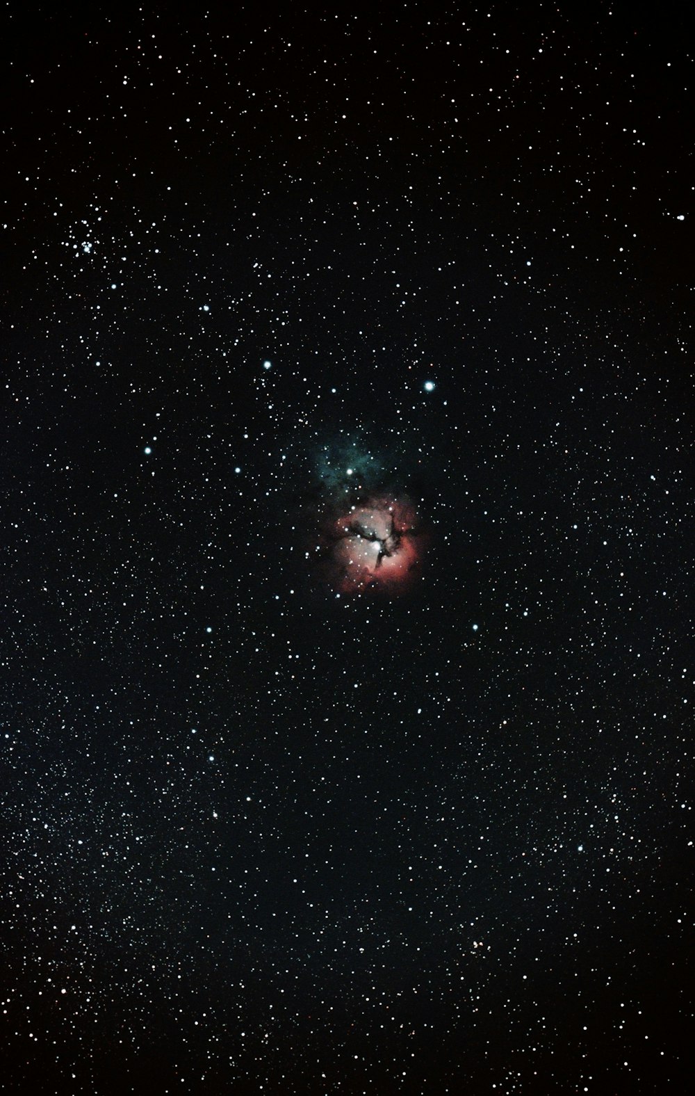 galáxia azul e preta com estrelas