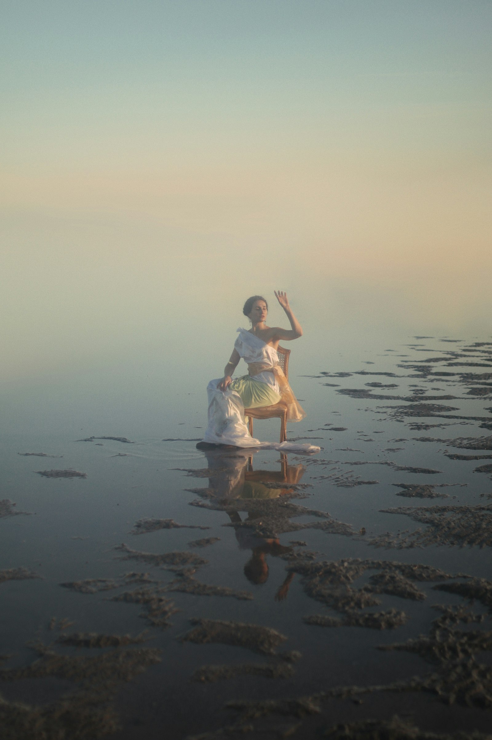 Canon EOS 80D + Sigma 35mm F1.4 DG HSM Art sample photo. Woman in white dress photography