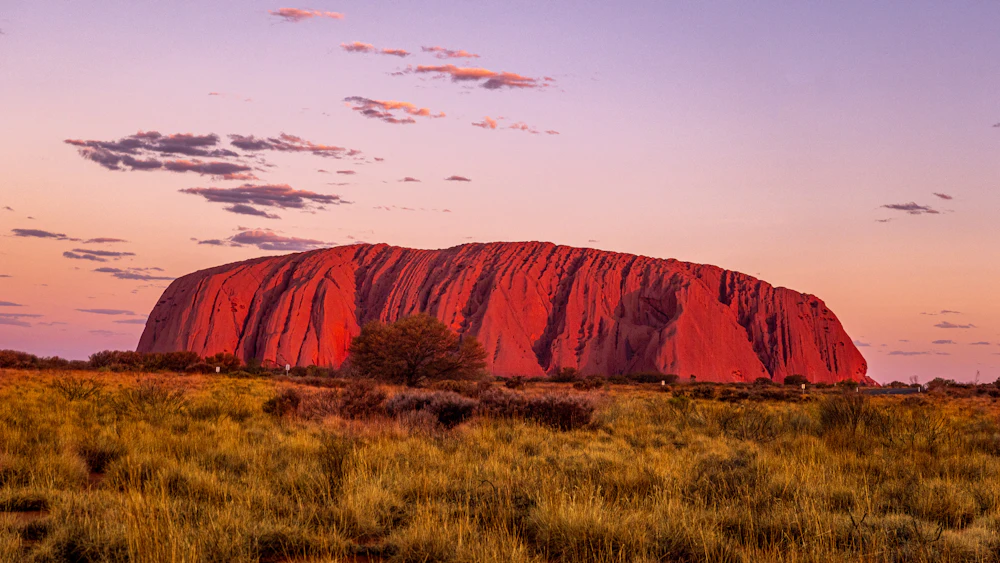 Centro cultural y desierto junto a Uluru