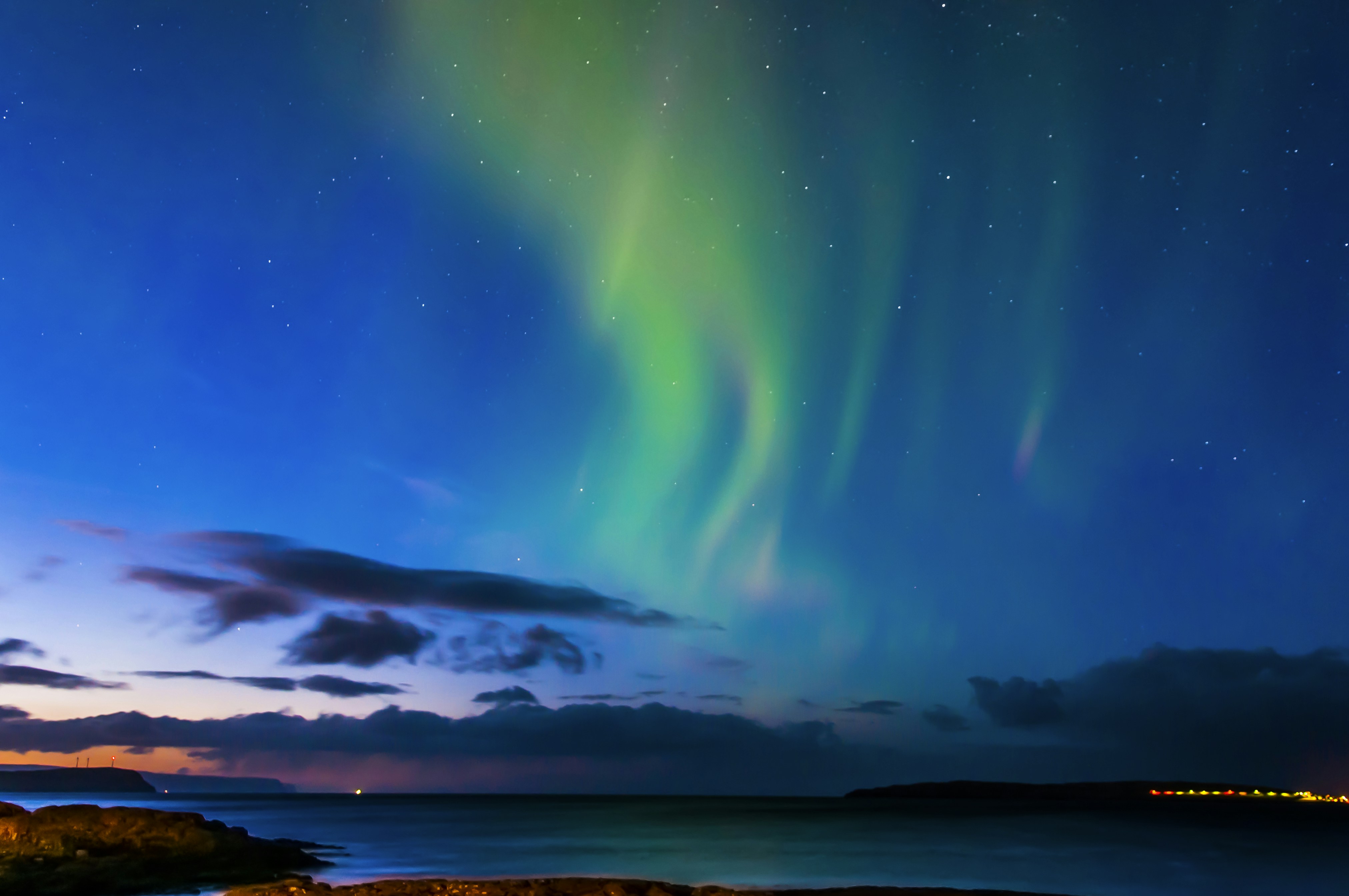 blue and white sky over the sea, Northern light, aurora borealis, poollicht, noorderlicht, Tórshavn 