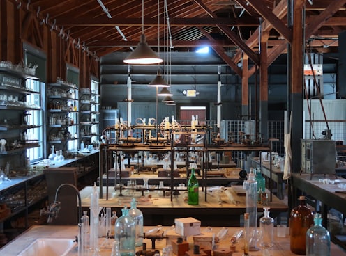 laboratorio di distillazione gin conto terzi
