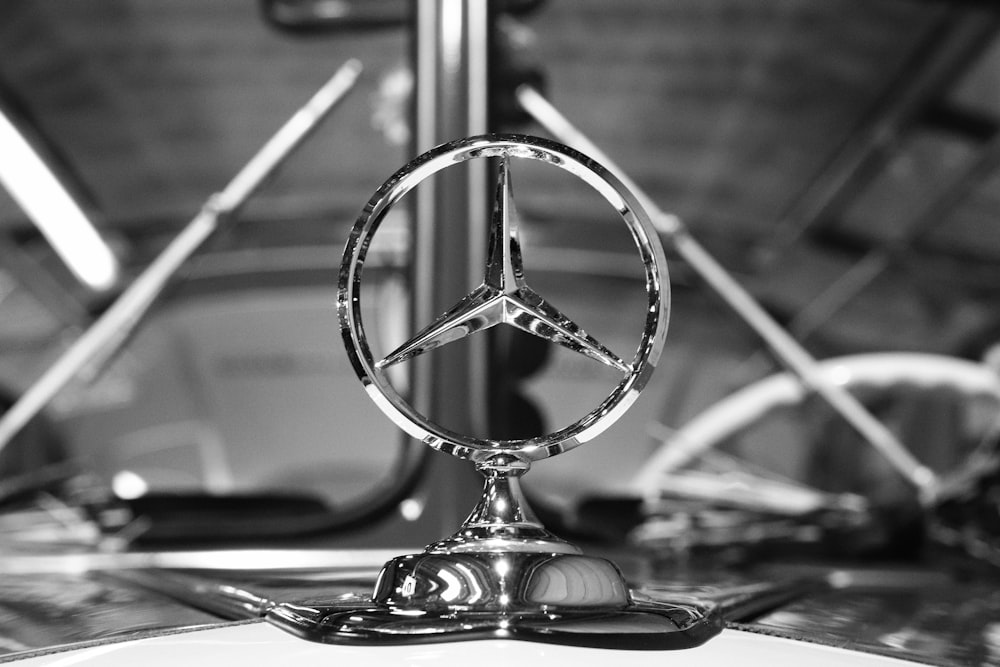 Download Majestic Mercedes-Benz AMG Logo Wallpaper
