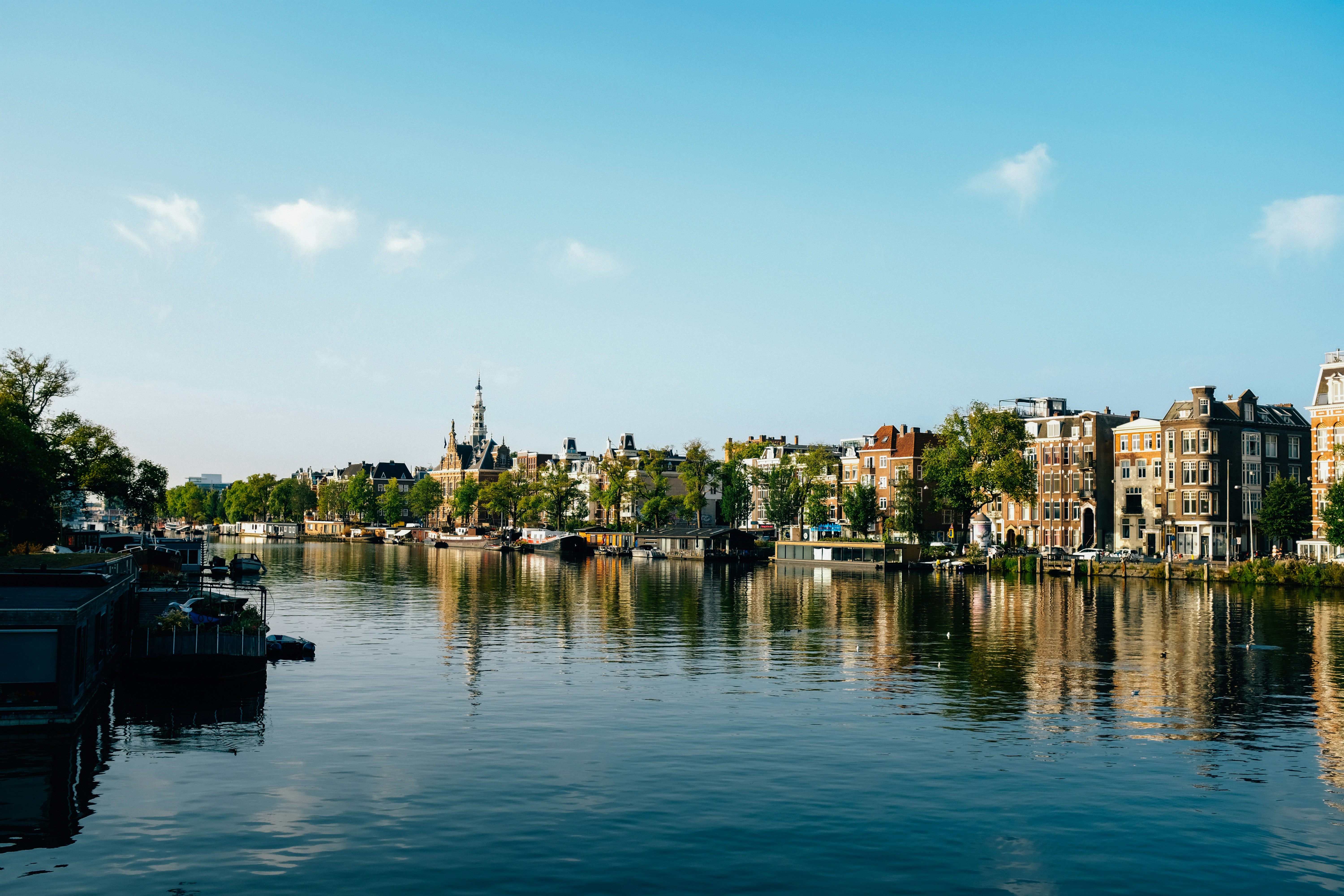 Photo by adrienolichon