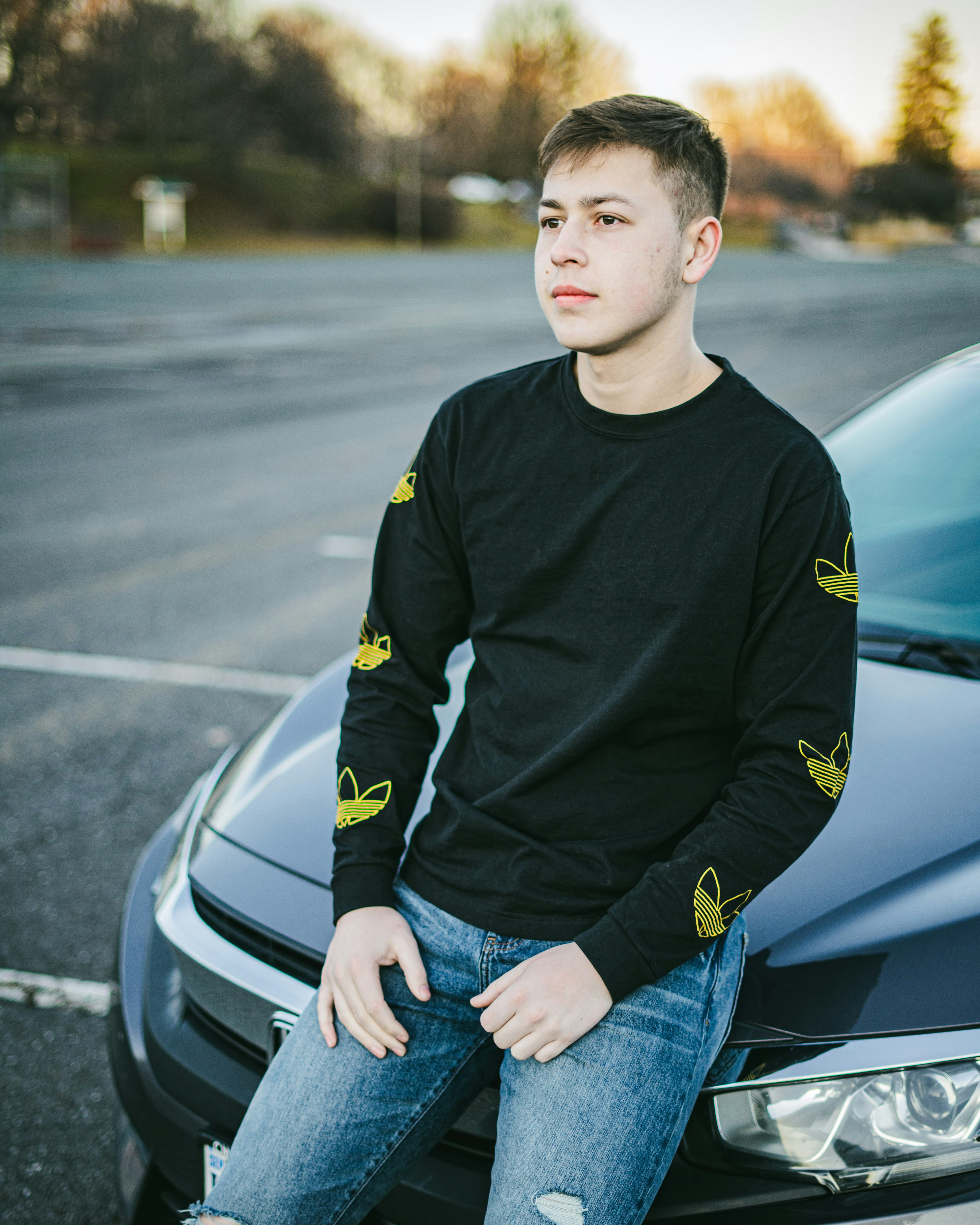 photo-1583691689762-0c3f361c1c4f?ixid=M3wxMjA3fDB8MXxzZWFyY2h8MTB8fGNvb2wlMjBhdXRvbW90aXZlJTIwc2hpcnRzfGVufDB8fHx8MTc2NTI4OTkzNHww\u0026ixlib=rb-4.1.0