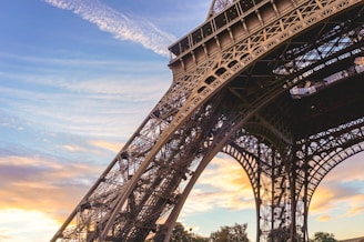 eiffel tower under blue sky during daytime