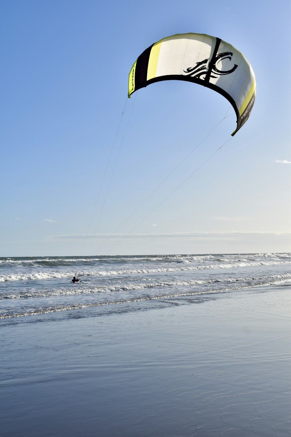 person in yellow parachute over the sea during daytime