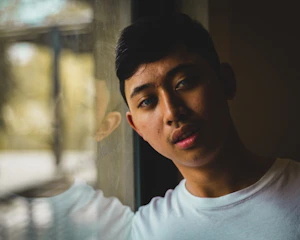 man in white crew neck shirt