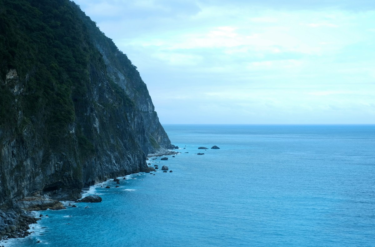 The Qingshui Cliffs dropping straight into the Pacific Ocean