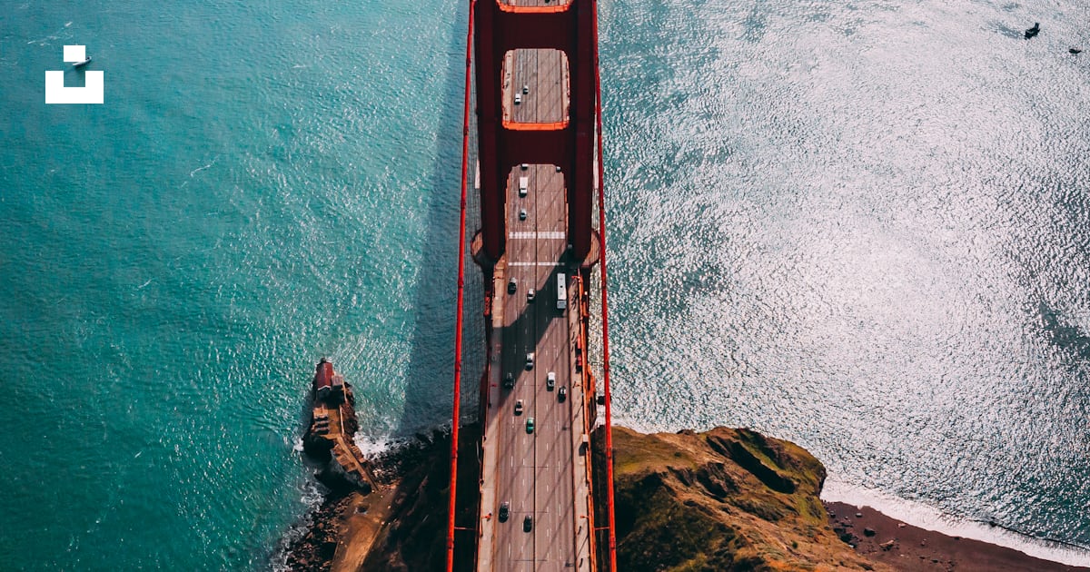 Foto zum Thema Menschen, die tagsüber auf einem braunen Holzdock ...