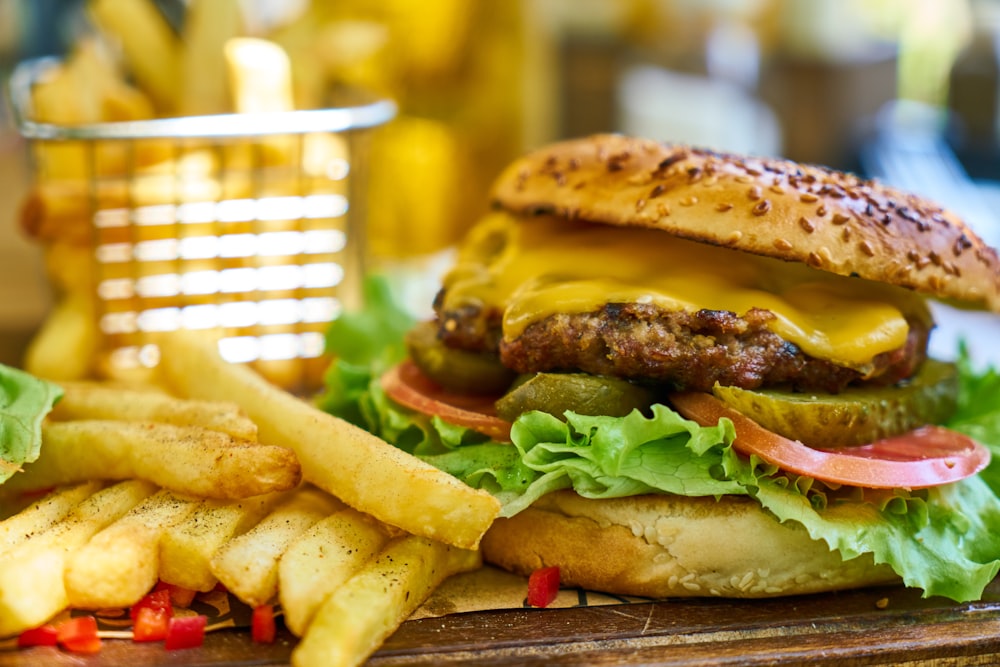 burger with lettuce and tomato