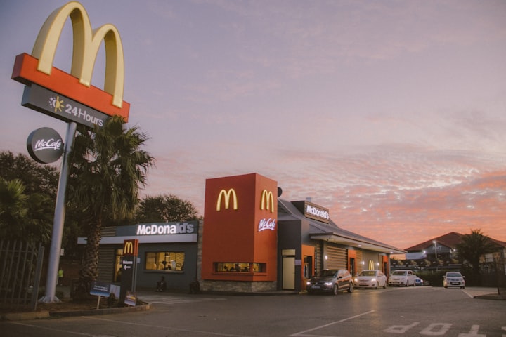 McDonald's obligada a ajustarse por cambios en los hábitos de consumo