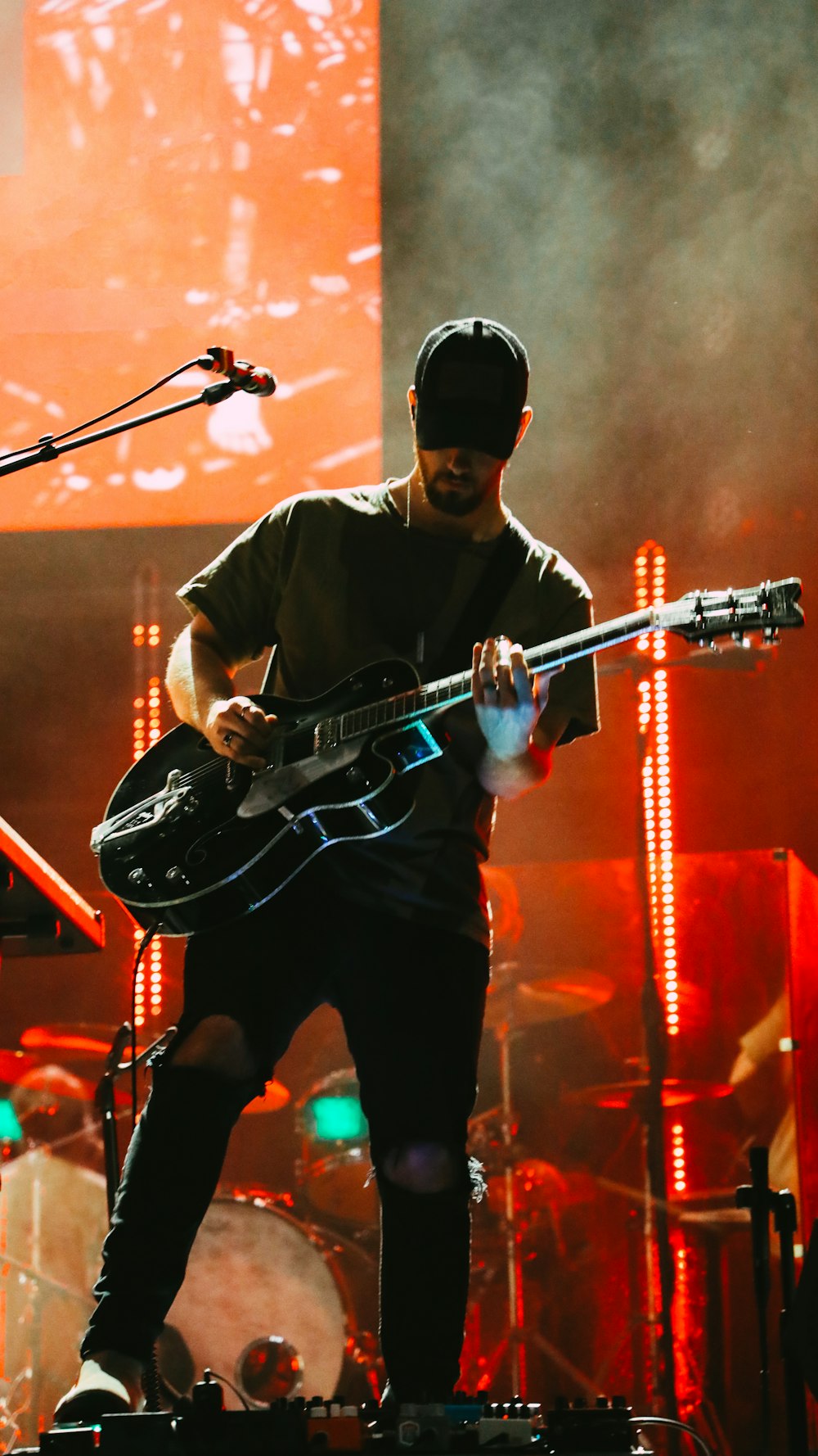 man in brown crew neck t-shirt playing guitar