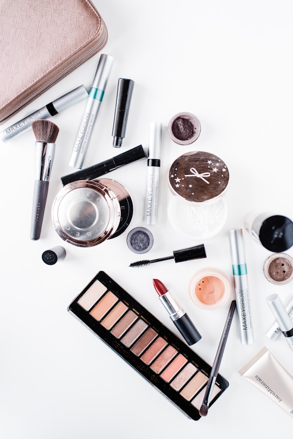Set di pennelli colorati per il trucco