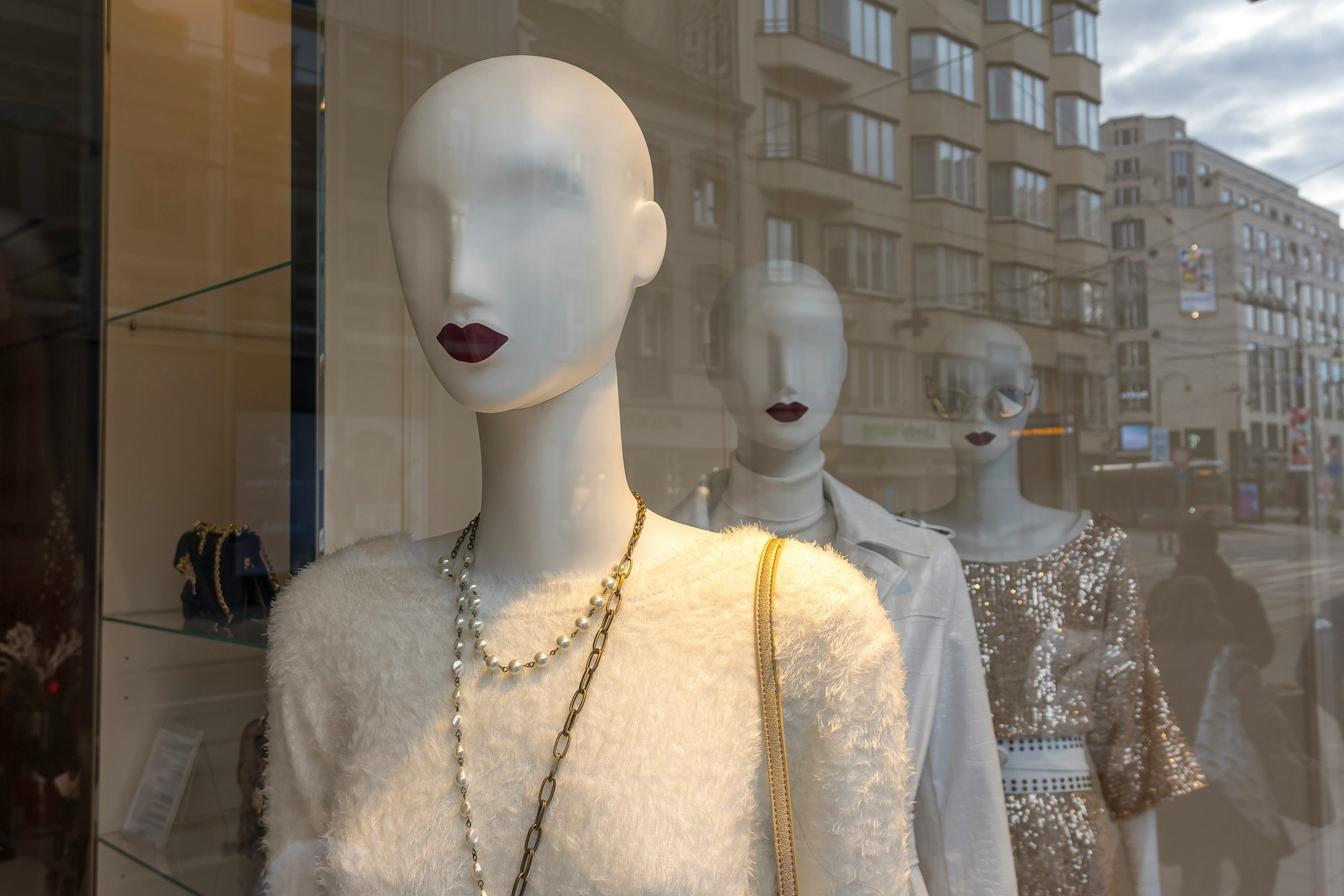 etalage: luxury fashion store